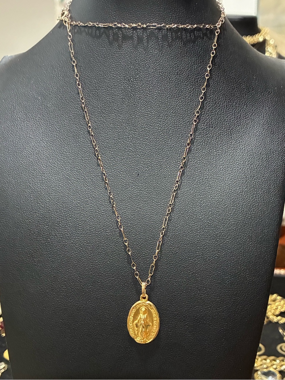 Vintage Speidel Gold Filled Virgin Mary Medallion Pendant Necklace